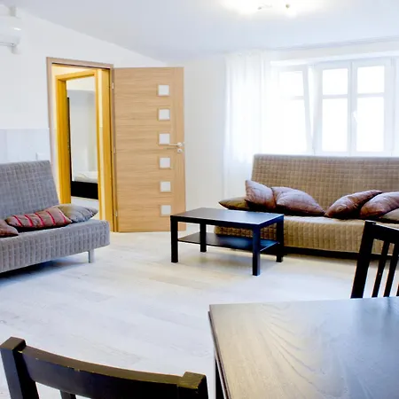 Royal Court Legerova-3